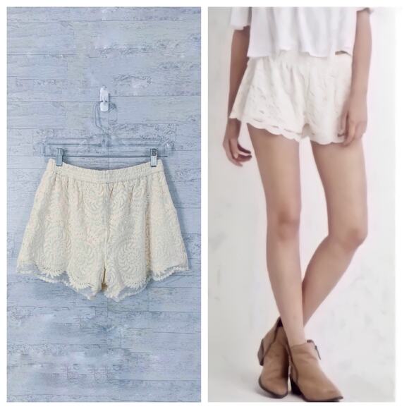 Francescas Alya cream crochet lace shorts ivory off white lined scallop hem - Picture 1 of 7